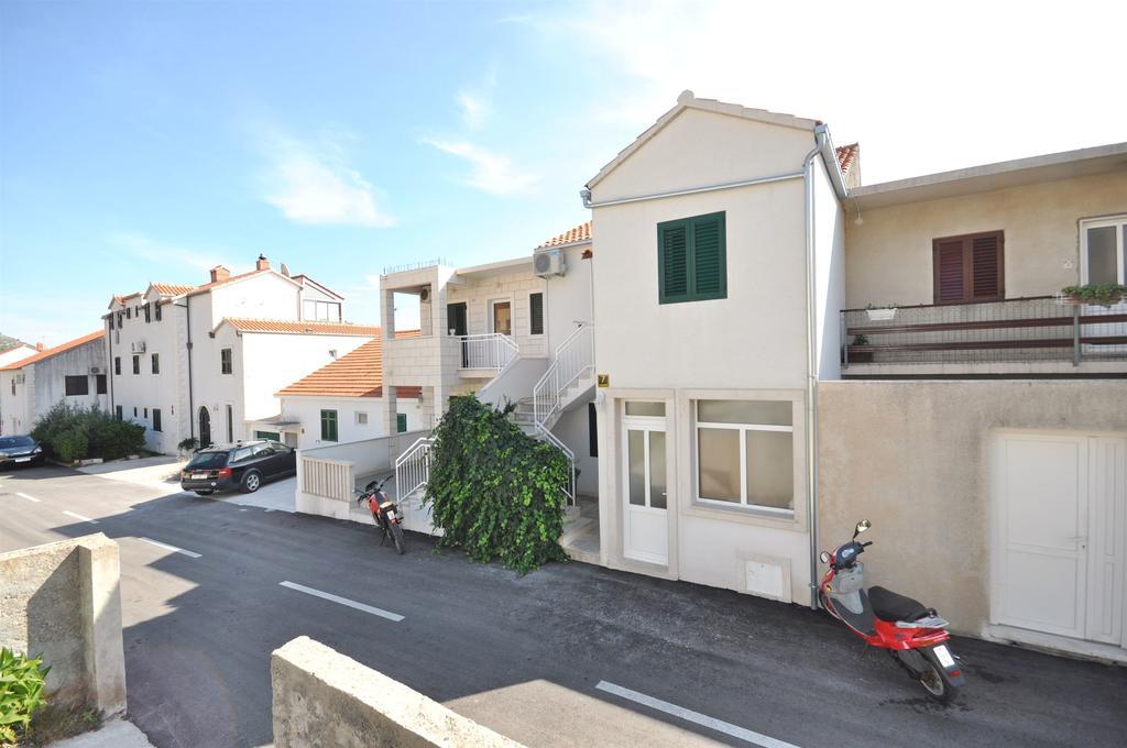 Apartment Anic Bol Bagian luar foto