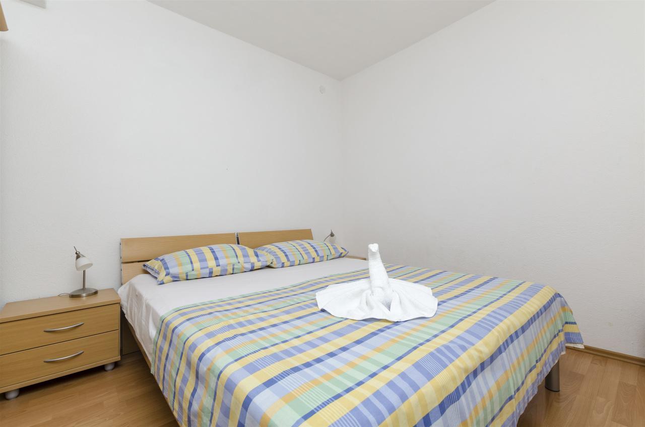 Apartment Anic Bol Bagian luar foto