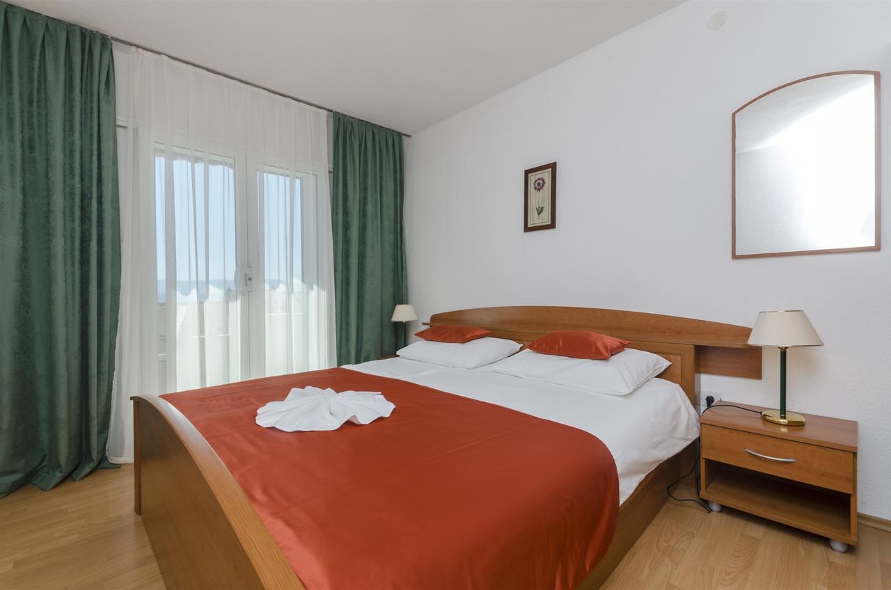 Apartment Anic Bol Bagian luar foto