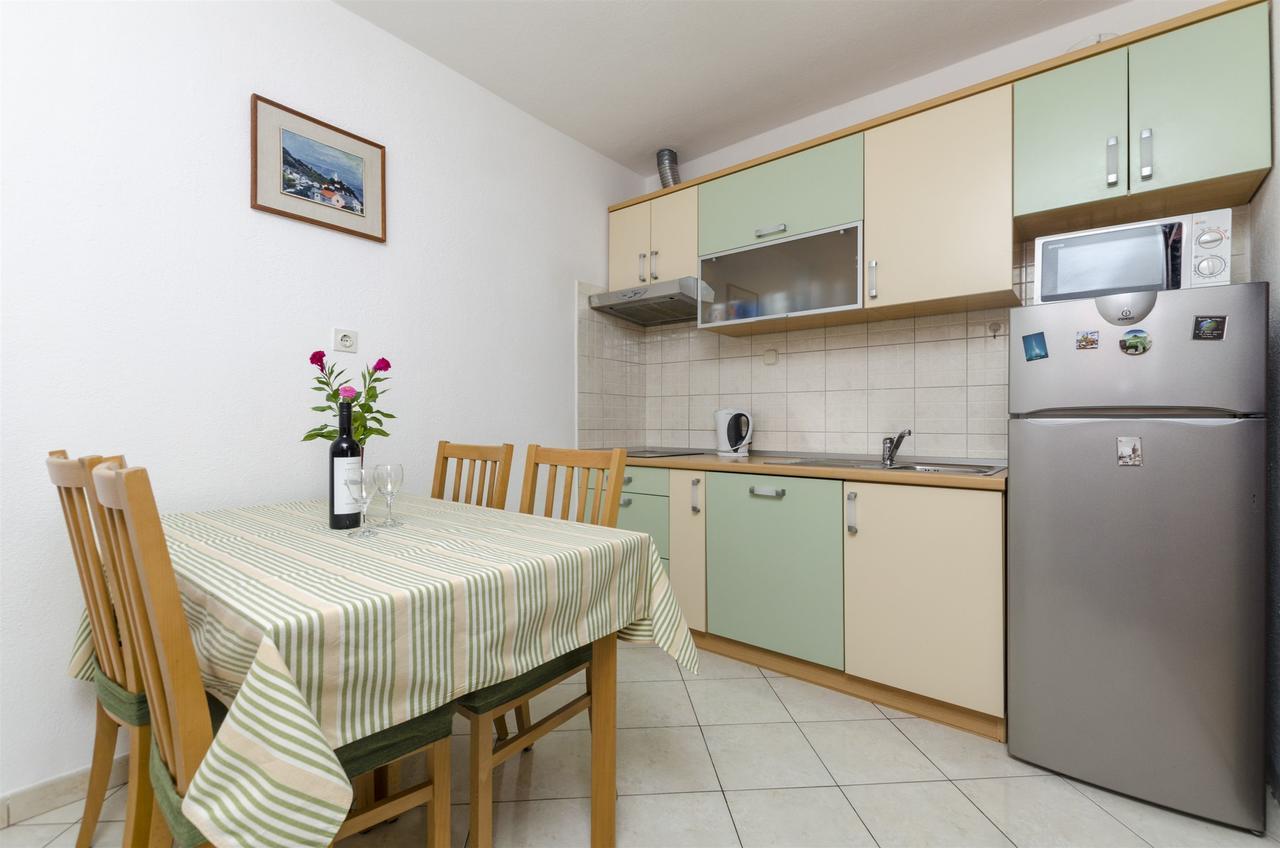 Apartment Anic Bol Bagian luar foto